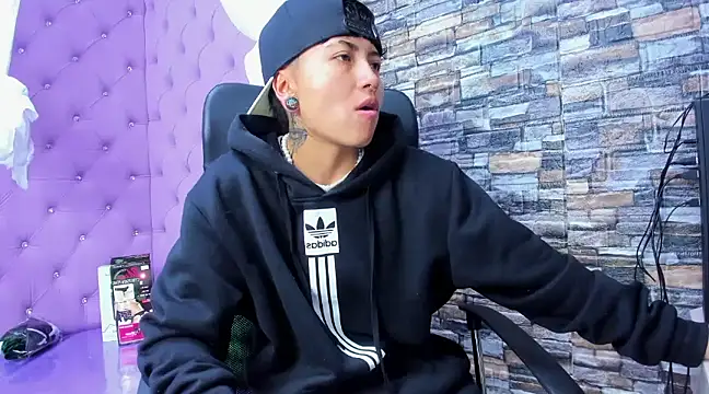 Im Mathias online show from 03/18/25, 02:36