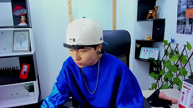 Im Mathias online show from 10/15/25, 03:01