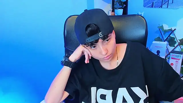 Im Mathias online show from 12/21/25, 03:08