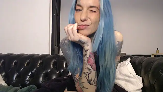 Snapshot of RavenryderUK chatting on 12/24/24, 12:33 RavenryderUK online show from 12/24/24, 12:33