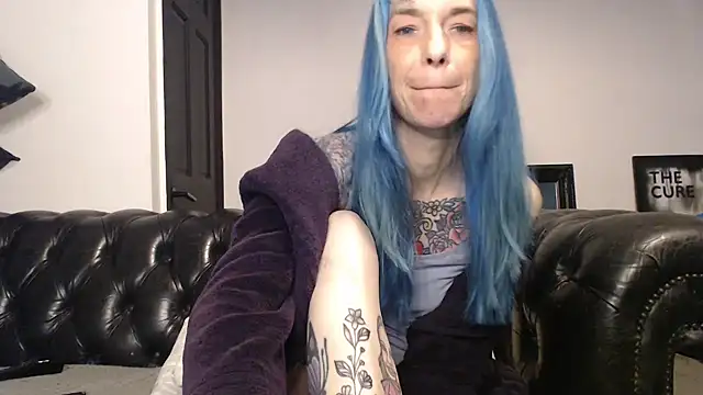 Snapshot of RavenryderUK chatting on 03/22/25, 12:39 RavenryderUK online show from 03/22/25, 12:39
