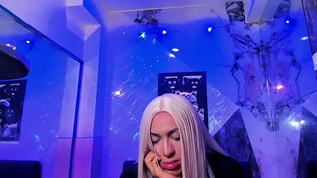 Snapshot of Isabella_stanford2 chatting on 05/18/26, 05:02 Isabella stanford2 online show from 05/18/26, 05:02