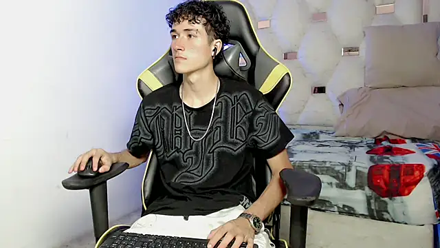 johnny cagee online show from 09/19/25, 04:03