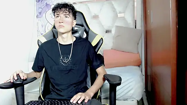 johnny cagee online show from 12/01/25, 03:33