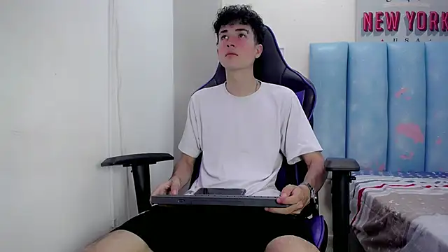 johnny cagee online show from 12/15/25, 09:19