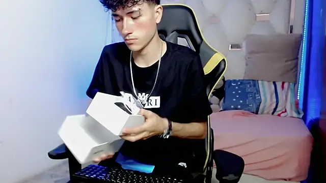 johnny cagee online show from 12/18/25, 03:23