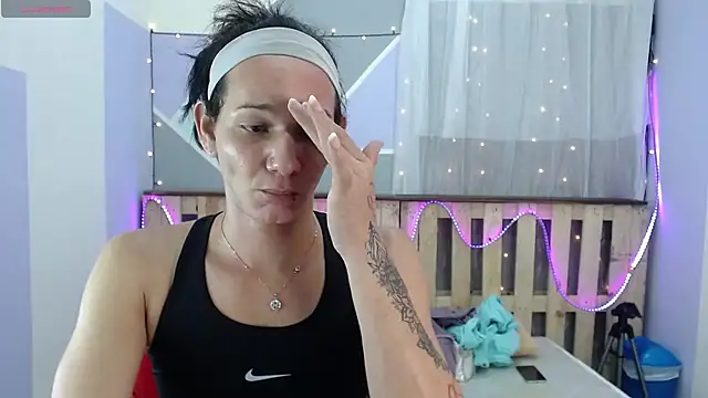 Snapshot of Michellcockxxx chatting on 02/06/25, 11:54 Michellcockxxx online show from 02/06/25, 11:54