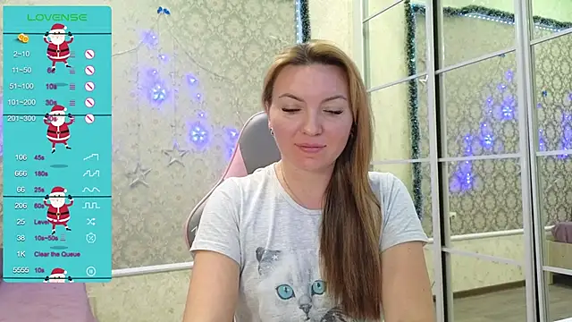 Snapshot of -DIVORA- chatting on 12/19/24, 10:21 -DIVORA- online show from 12/19/24, 10:21