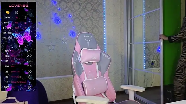 Snapshot of -DIVORA- chatting on 02/06/25, 04:25 -DIVORA- online show from 02/06/25, 04:25