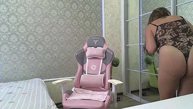 Snapshot of -DIVORA- chatting on 09/13/25, 09:42 -DIVORA- online show from 09/13/25, 09:42