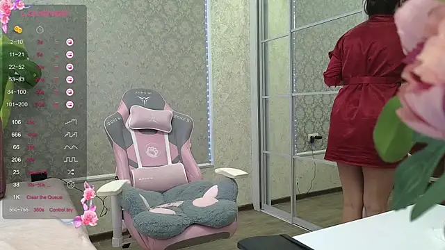 Snapshot of -DIVORA- chatting on 10/26/25, 07:25 -DIVORA- online show from 10/26/25, 07:25