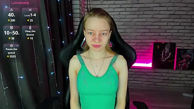 Snapshot of Michelle_Blond chatting on 01/09/25, 07:10 Michelle Blond online show from 01/09/25, 07:10