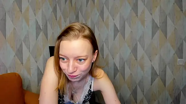 Snapshot of Michelle_Blond chatting on 02/07/25, 10:19 Michelle Blond online show from 02/07/25, 10:19