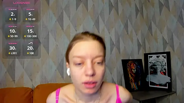 Snapshot of Michelle_Blond chatting on 02/08/25, 07:04 Michelle Blond online show from 02/08/25, 07:04