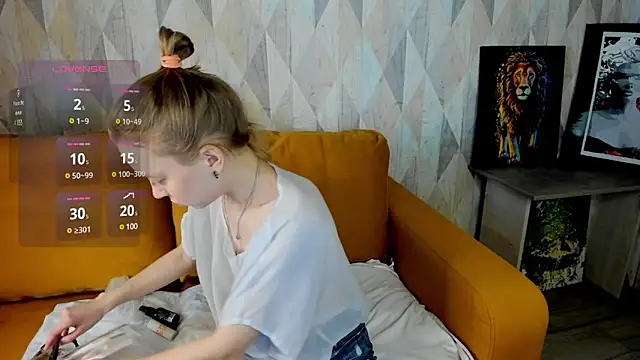 Snapshot of Michelle_Blond chatting on 03/17/25, 07:02 Michelle Blond online show from 03/17/25, 07:02