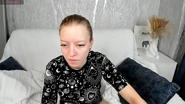 Snapshot of Michelle_Blond chatting on 09/30/25, 07:35 Michelle Blond online show from 09/30/25, 07:35