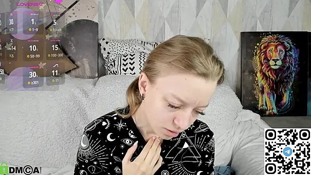 Snapshot of Michelle_Blond chatting on 10/04/25, 08:12 Michelle Blond online show from 10/04/25, 08:12