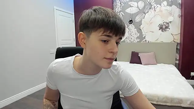 EmiliaYours online show from 10/26/25, 02:56