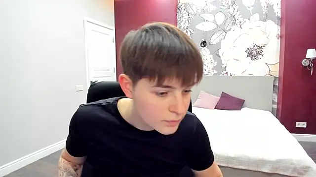 EmiliaYours online show from 02/09/26, 06:23