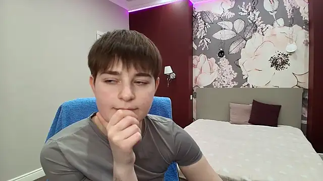 EmiliaYours online show from 03/29/26, 02:06