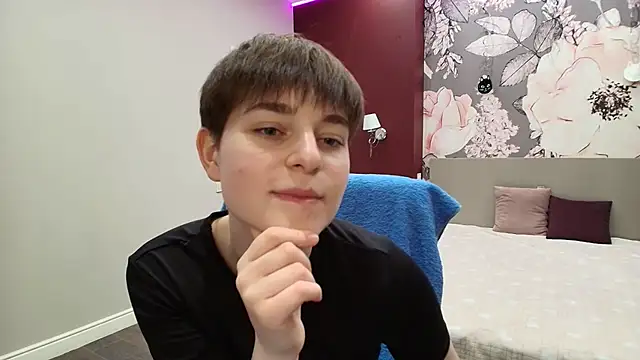 EmiliaYours online show from 03/30/26, 02:18