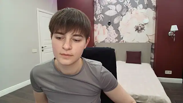 EmiliaYours online show from 04/05/26, 02:47