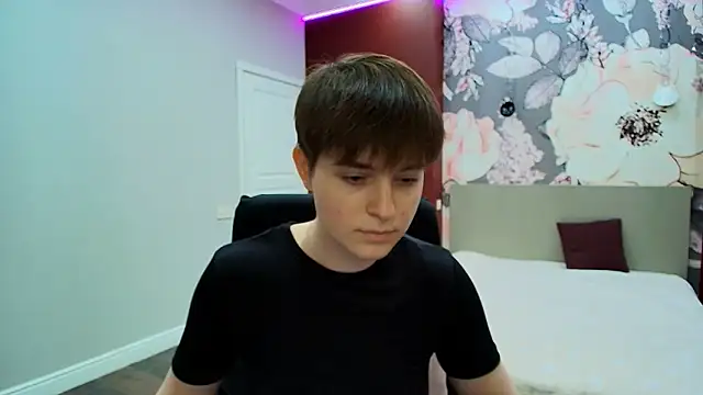 EmiliaYours online show from 04/07/26, 02:17