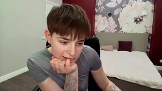 EmiliaYours online show from 04/15/26, 02:57