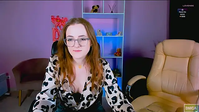 luna berryy online show from 12/03/24, 10:29