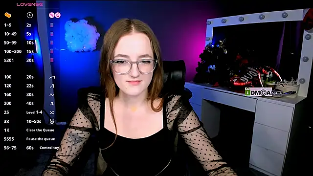 luna berryy online show from 02/17/25, 08:04