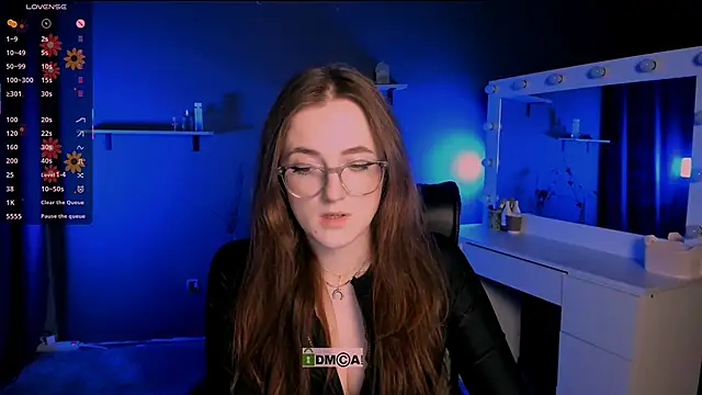 luna berryy online show from 03/14/25, 09:32