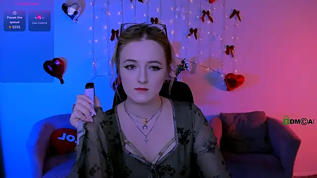 luna berryy online show from 04/15/26, 07:58