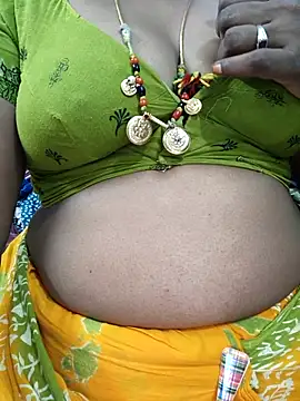 Snapshot of sweety_telugupilla chatting on 05/17/26, 09:49 sweety telugupilla online show from 05/17/26, 09:49
