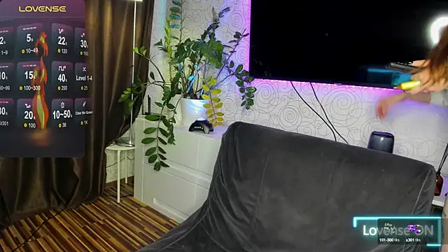 Snapshot of KentsMomAliss chatting on 12/15/24, 06:07 KentsMomAliss online show from 12/15/24, 06:07