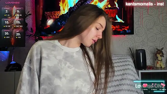 Snapshot of KentsMomAliss chatting on 01/18/25, 12:04 KentsMomAliss online show from 01/18/25, 12:04