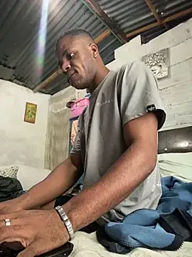 ElNegroRony online show from 12/31/24, 02:36