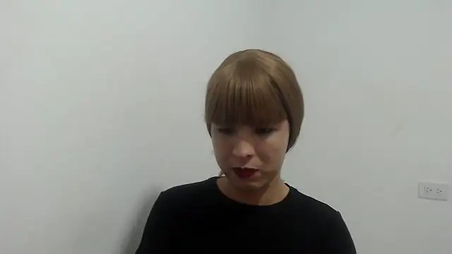 Snapshot of estefania224 chatting on 05/19/26, 12:05 estefania224 online show from 05/19/26, 12:05