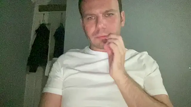 Snapshot of GotItGoin chatting on 10/02/25, 01:01 GotItGoin online show from 10/02/25, 01:01