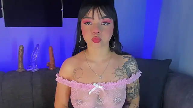 Snapshot of maddy_walker chatting on 12/11/24, 08:18 maddy walker online show from 12/11/24, 08:18