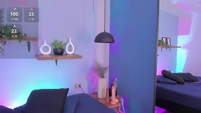 Snapshot of maddy_walker chatting on 12/17/25, 12:33 maddy walker online show from 12/17/25, 12:33