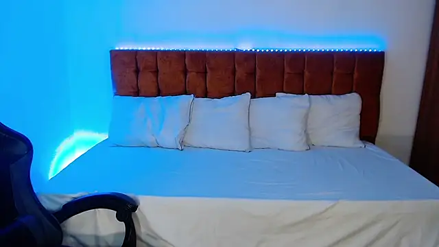 alexiaaross online show from 09/25/25, 08:23