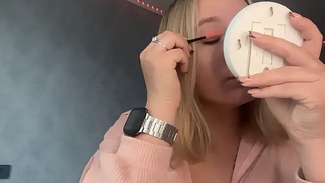 Thalia  Star online show from 10/30/25, 08:38