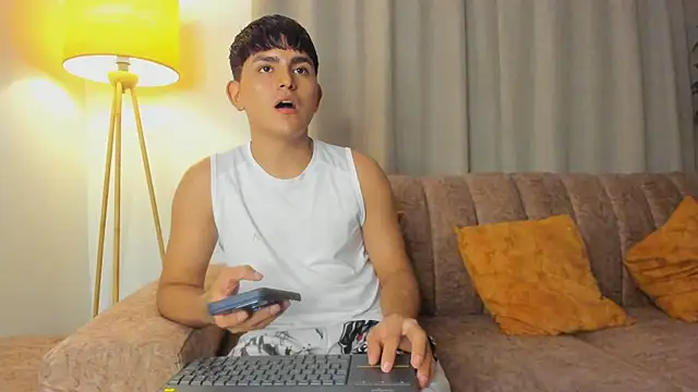 Snapshot of Lyam_ap chatting on 07/26/26, 11:44 Lyam ap online show from 07/26/26, 11:44