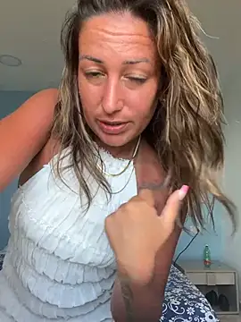 Snapshot of feetqueen96 chatting on 07/15/26, 04:34 feetqueen96 online show from 07/15/26, 04:34