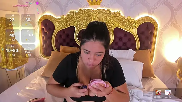Snapshot of KendralHolson chatting on 07/12/26, 04:36 KendralHolson online show from 07/12/26, 04:36