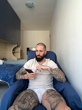 Snapshot of Gioeltoro89 chatting on 04/27/26, 03:10 Gioeltoro89 online show from 04/27/26, 03:10