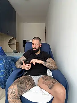 Snapshot of Gioeltoro89 chatting on 05/10/26, 02:33 Gioeltoro89 online show from 05/10/26, 02:33