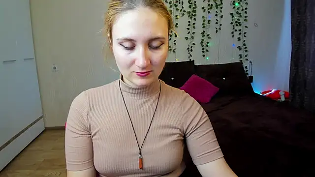 Miss Elsa  online show from 03/10/25, 02:50