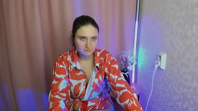 Miss Elsa  online show from 11/14/25, 10:47