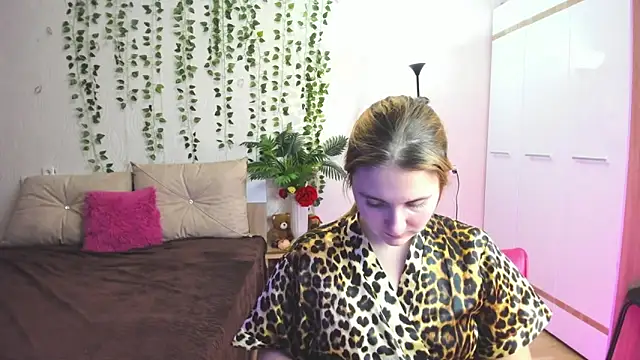 Miss Elsa  online show from 12/02/25, 02:45